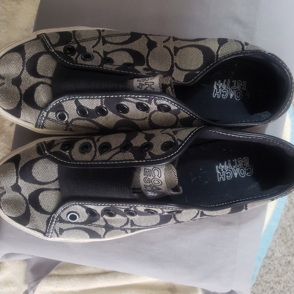 Shoes - Picture 2 of 5